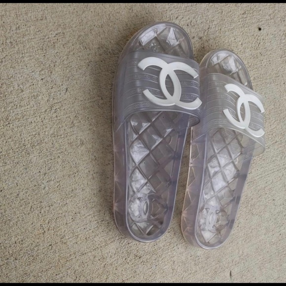 SOLD Chanel pool slides Sandals Size EU 39 - Picture 2 of 11